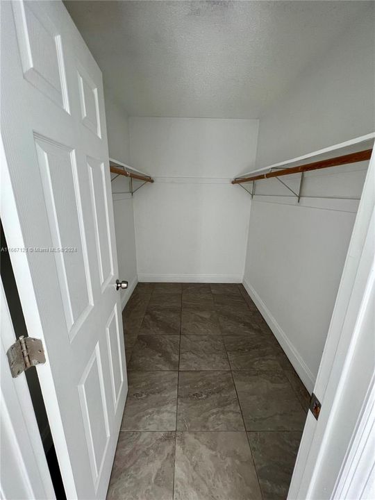 For Rent: $2,100 (2 beds, 2 baths, 920 Square Feet)