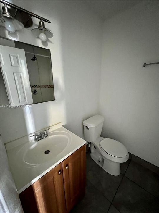 For Rent: $2,100 (2 beds, 2 baths, 920 Square Feet)