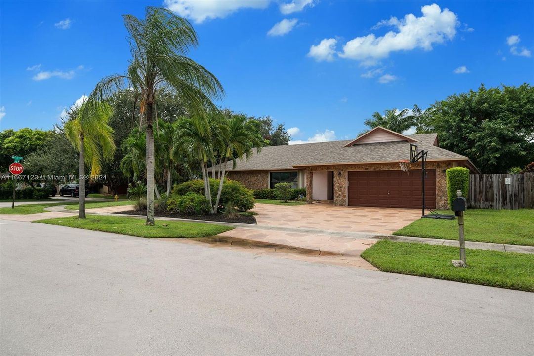 For Sale: $729,900 (4 beds, 2 baths, 2306 Square Feet)