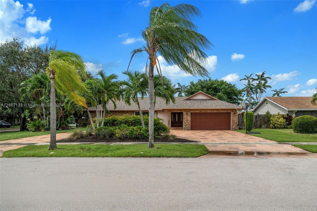 For Sale: $729,900 (4 beds, 2 baths, 2306 Square Feet)