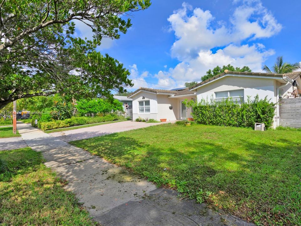 For Sale: $595,000 (3 beds, 2 baths, 1636 Square Feet)