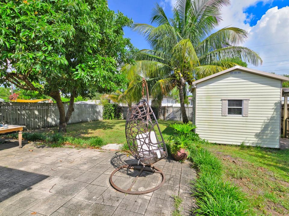 For Sale: $595,000 (3 beds, 2 baths, 1636 Square Feet)