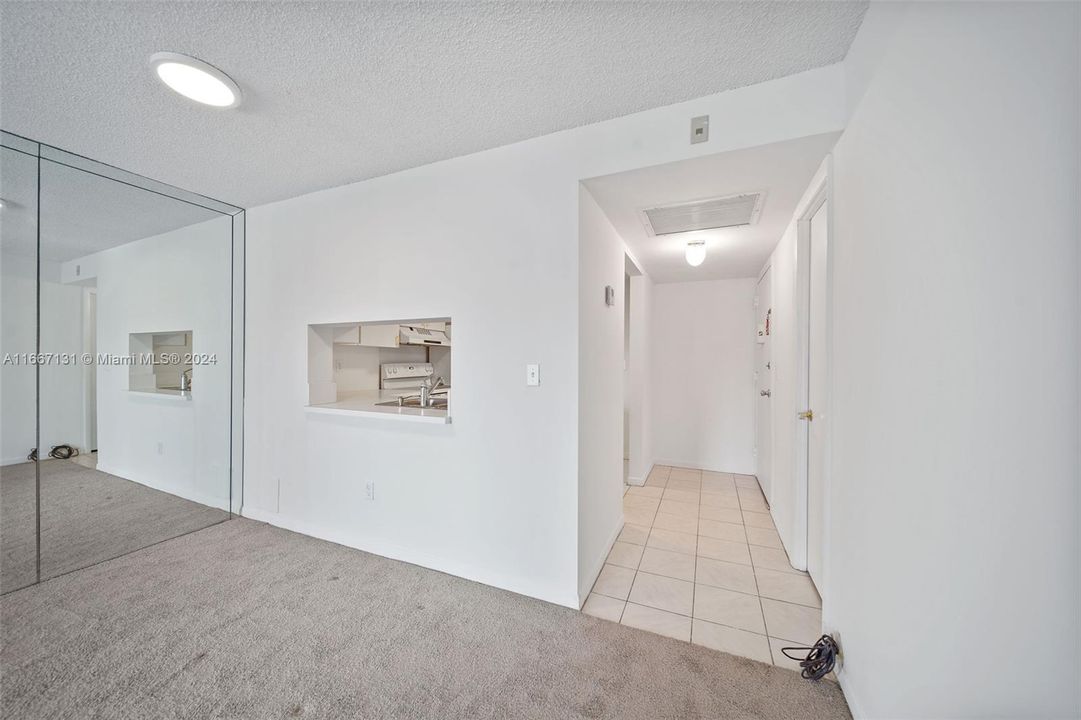 For Sale: $285,000 (1 beds, 1 baths, 680 Square Feet)