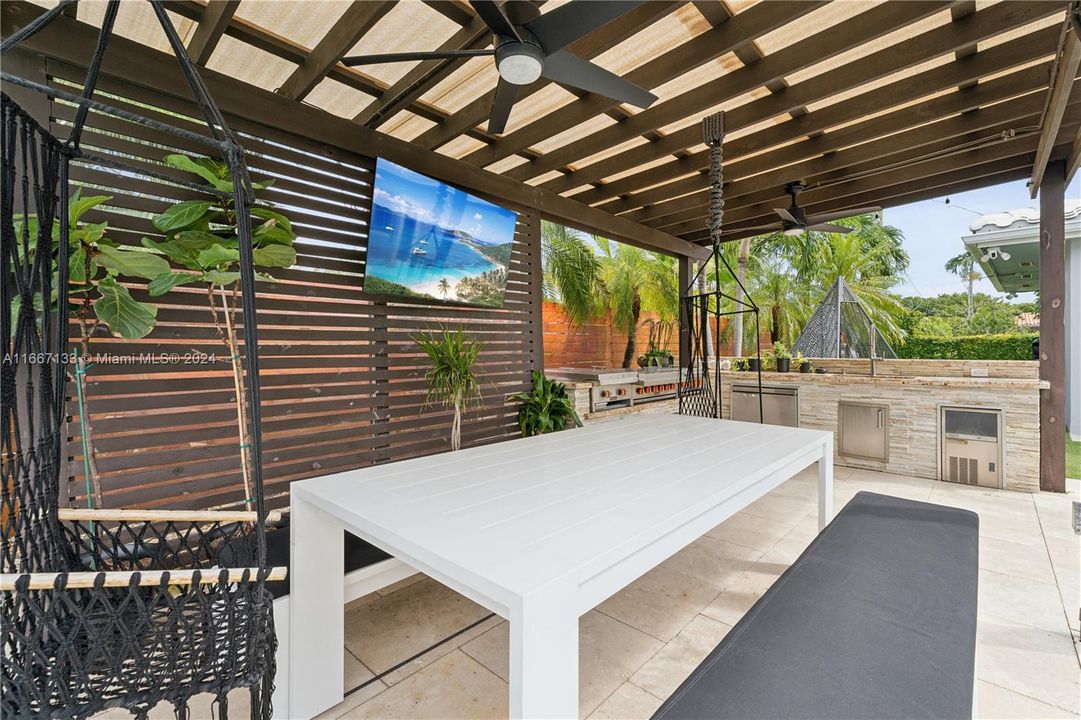 Outdoor Kitchen/BBQ