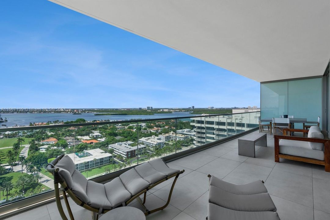 For Sale: $10,500,000 (3 beds, 4 baths, 3607 Square Feet)