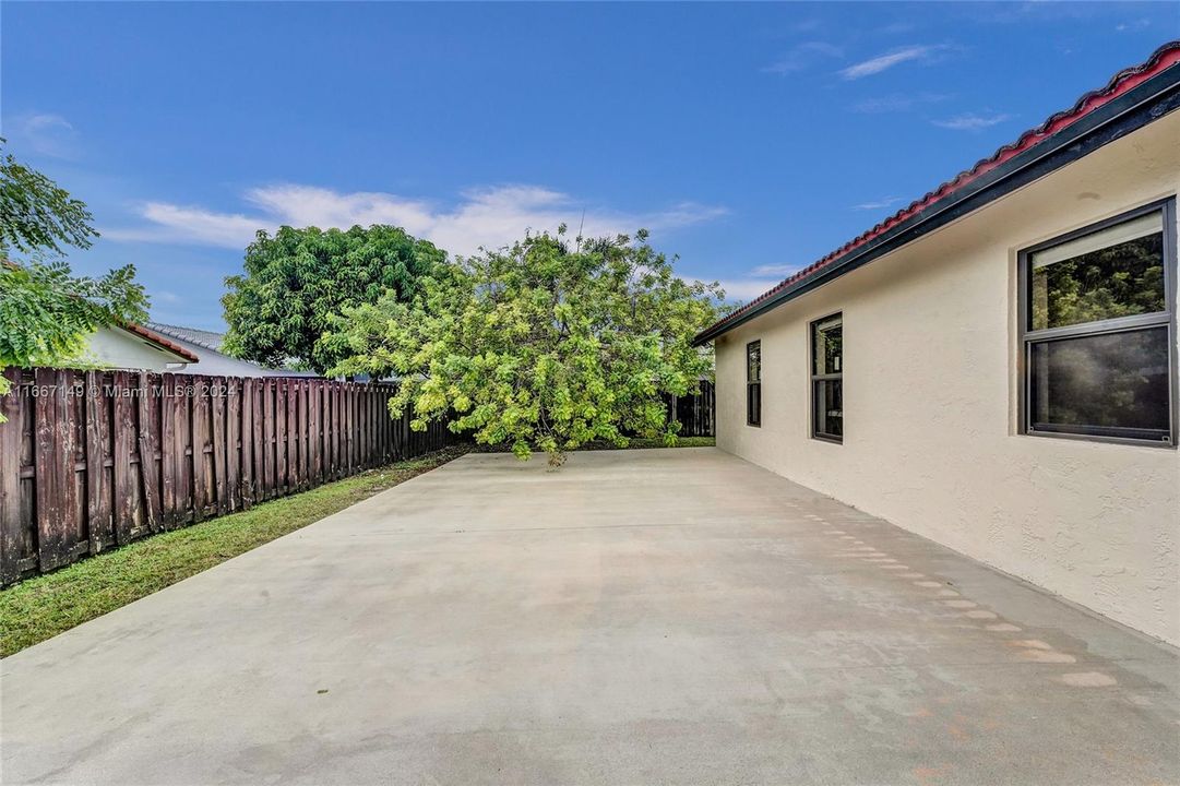 For Sale: $749,000 (4 beds, 2 baths, 2046 Square Feet)