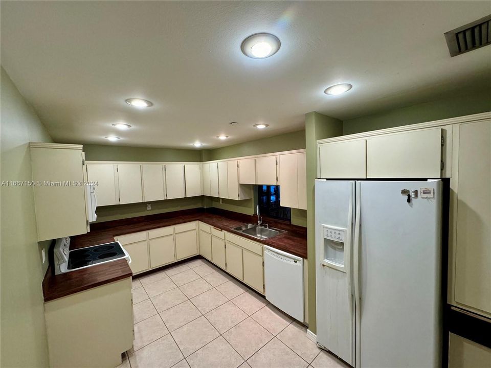 For Sale: $1,125,000 (2 beds, 2 baths, 1532 Square Feet)