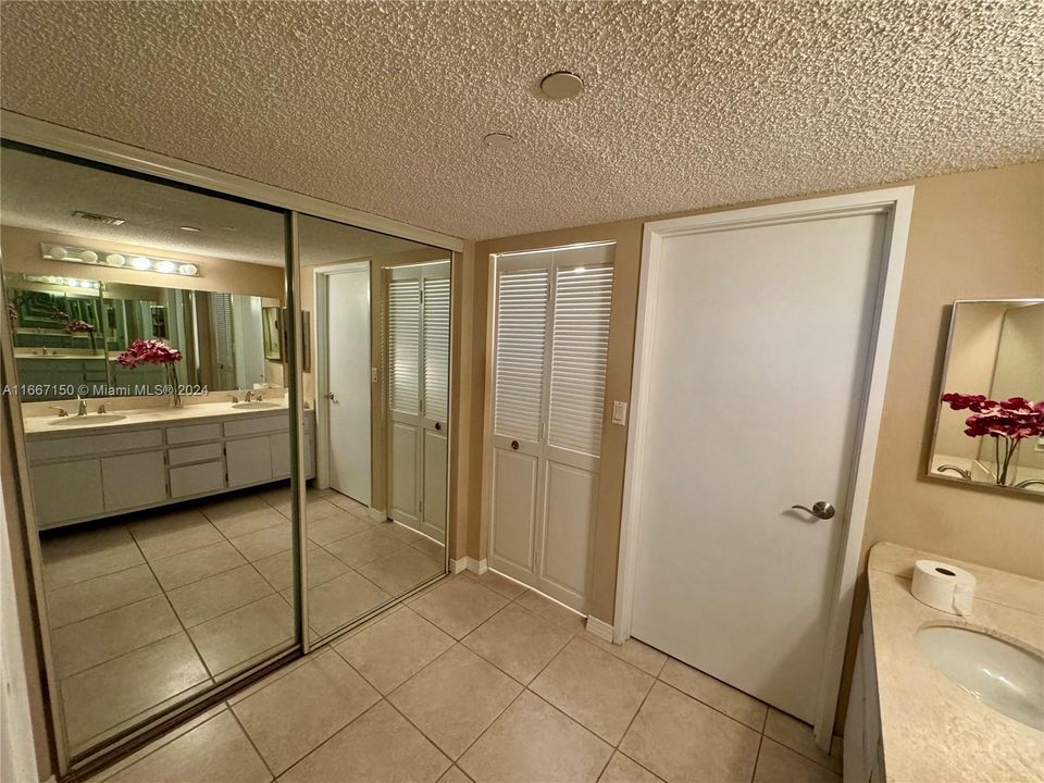 For Sale: $1,125,000 (2 beds, 2 baths, 1532 Square Feet)