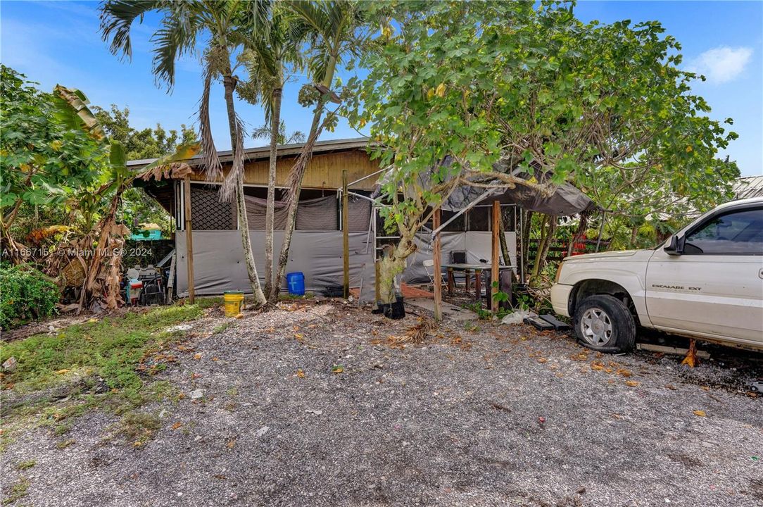 For Sale: $2,850,000 (3 beds, 2 baths, 1668 Square Feet)