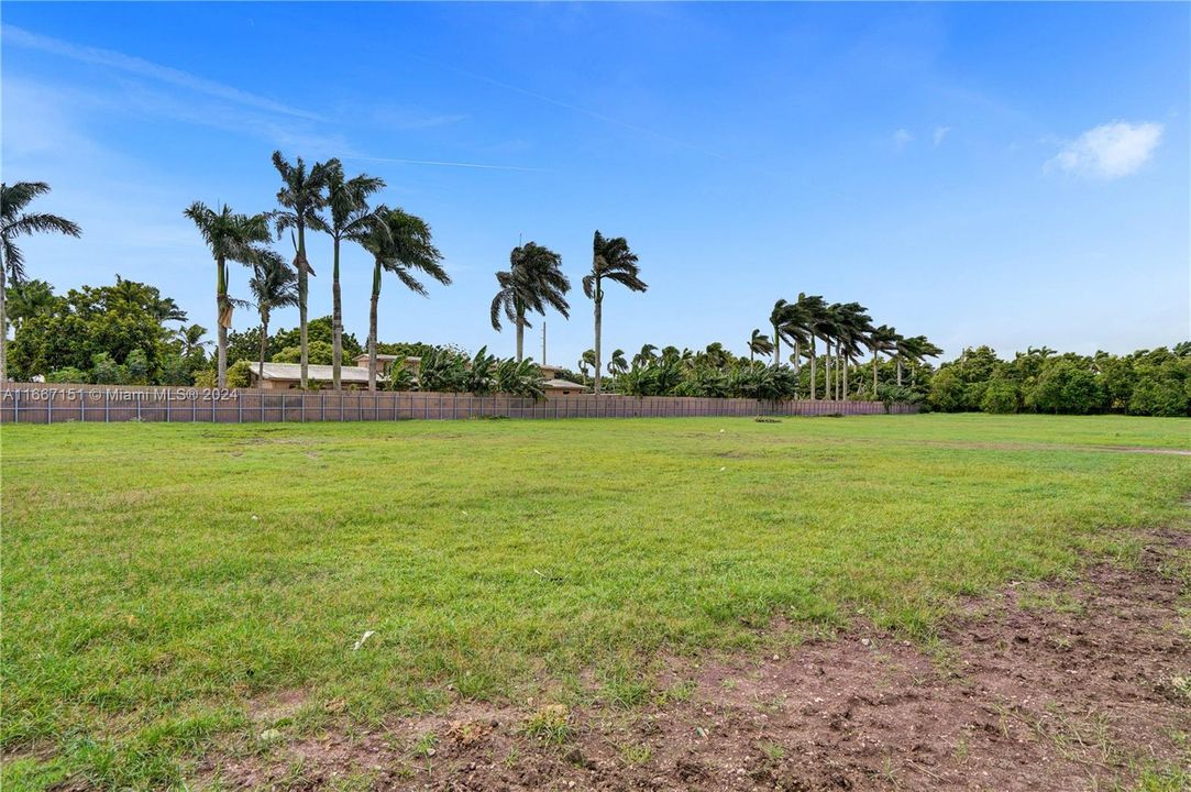 For Sale: $2,850,000 (3 beds, 2 baths, 1668 Square Feet)