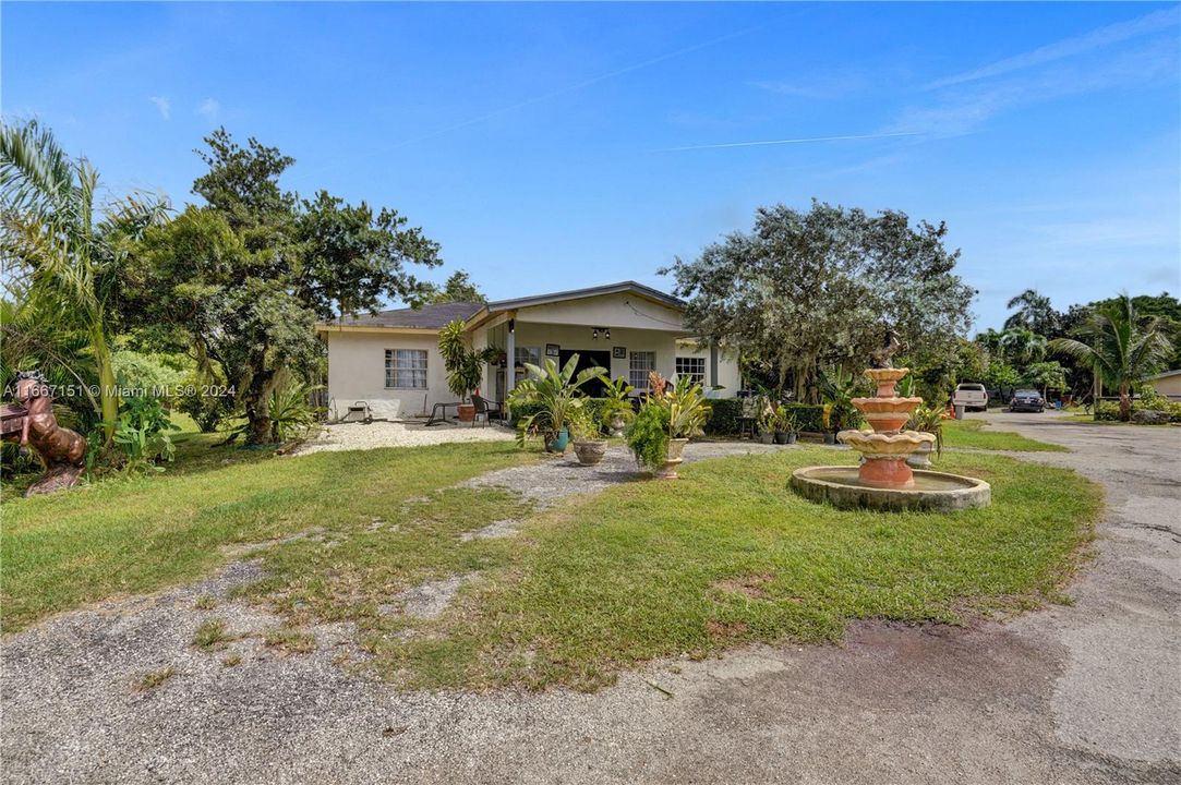 For Sale: $2,850,000 (3 beds, 2 baths, 1668 Square Feet)