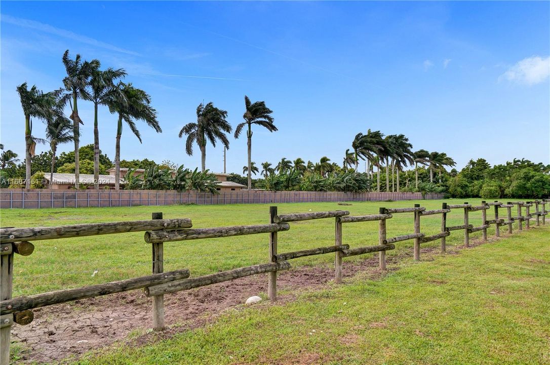 For Sale: $2,850,000 (3 beds, 2 baths, 1668 Square Feet)