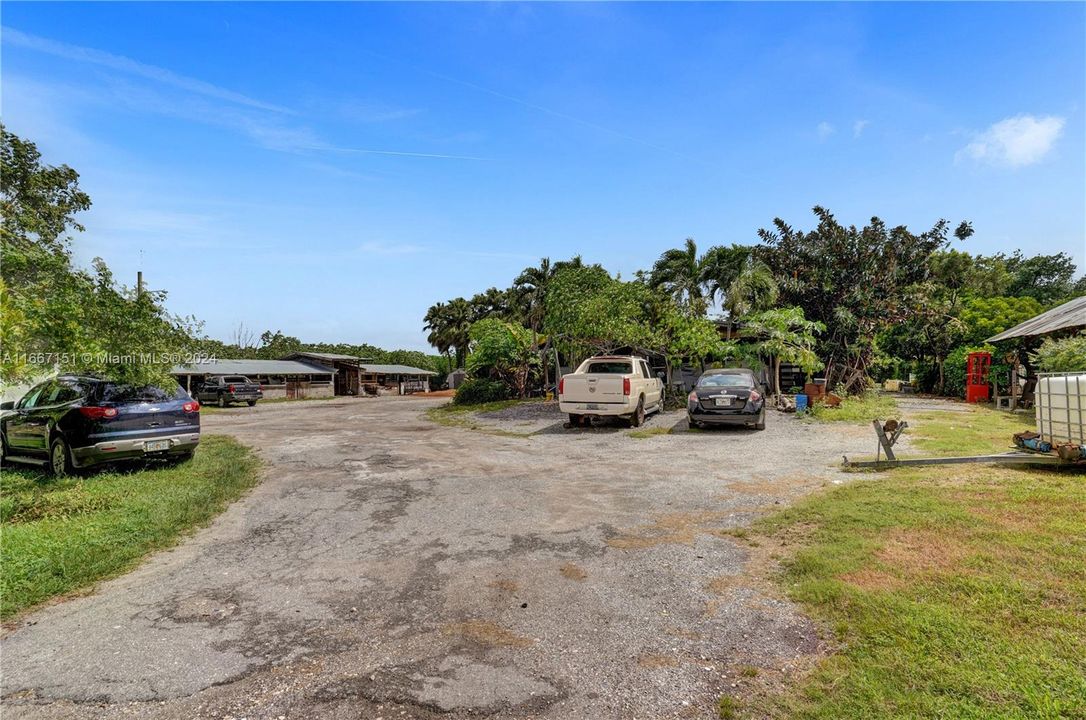 For Sale: $2,850,000 (3 beds, 2 baths, 1668 Square Feet)