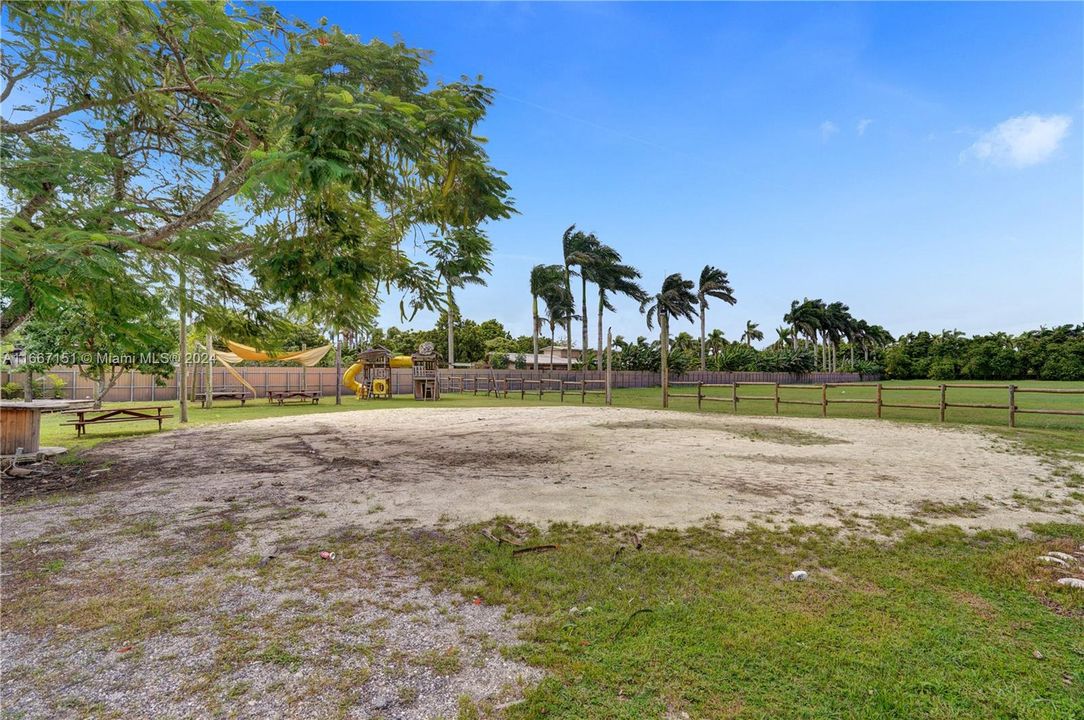 For Sale: $2,850,000 (3 beds, 2 baths, 1668 Square Feet)