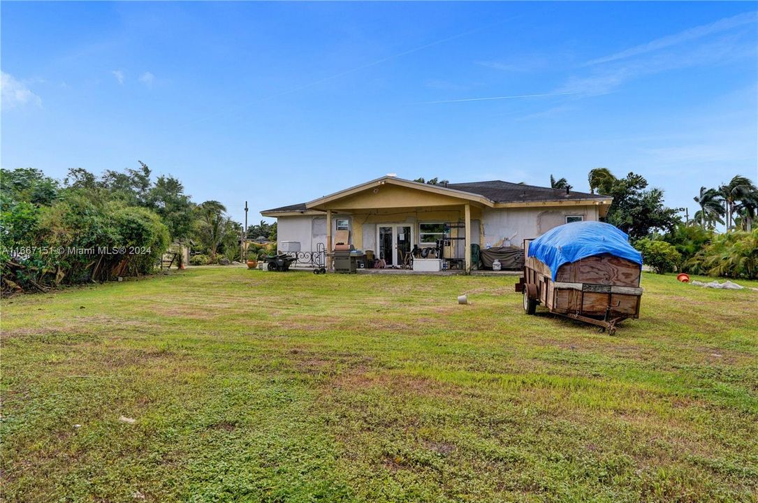 For Sale: $2,850,000 (3 beds, 2 baths, 1668 Square Feet)