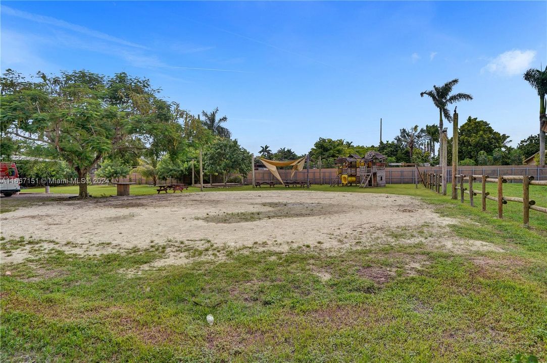 For Sale: $2,850,000 (3 beds, 2 baths, 1668 Square Feet)