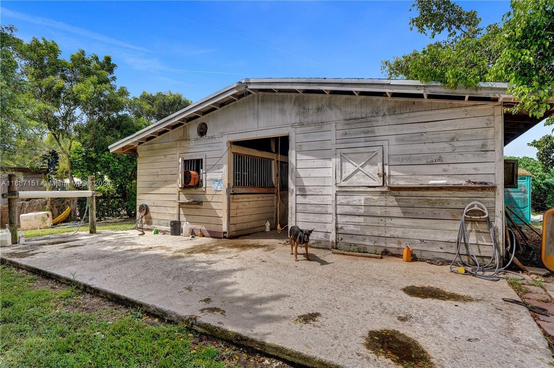 For Sale: $2,850,000 (3 beds, 2 baths, 1668 Square Feet)