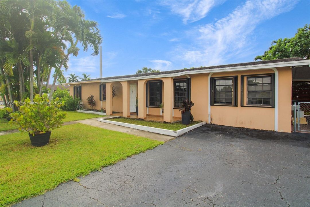 For Sale: $785,595 (4 beds, 2 baths, 1872 Square Feet)