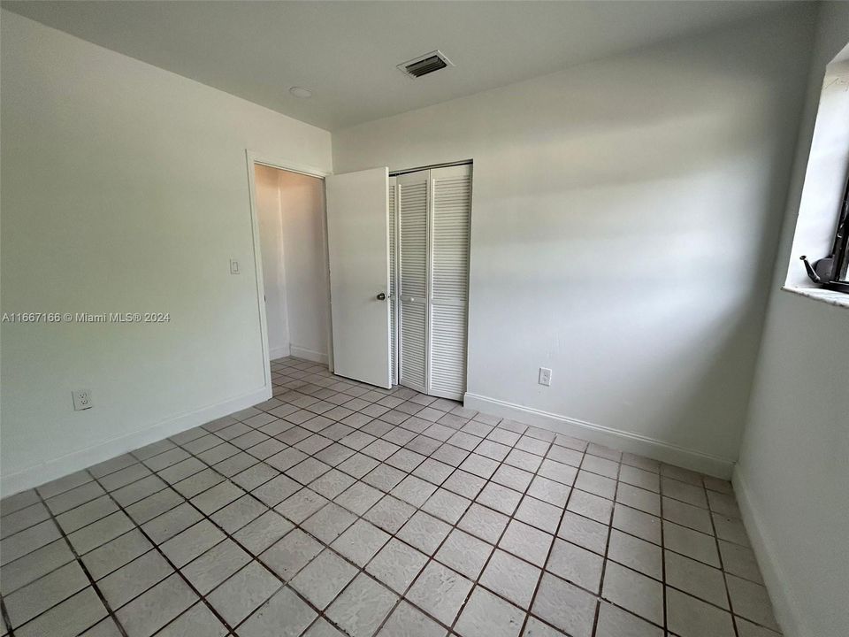 For Rent: $2,400 (2 beds, 1 baths, 2958 Square Feet)