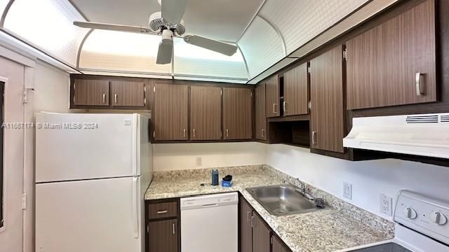 For Rent: $2,200 (2 beds, 2 baths, 994 Square Feet)