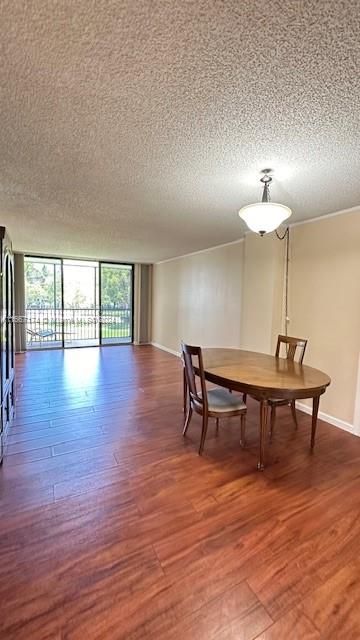 For Rent: $2,200 (2 beds, 2 baths, 994 Square Feet)