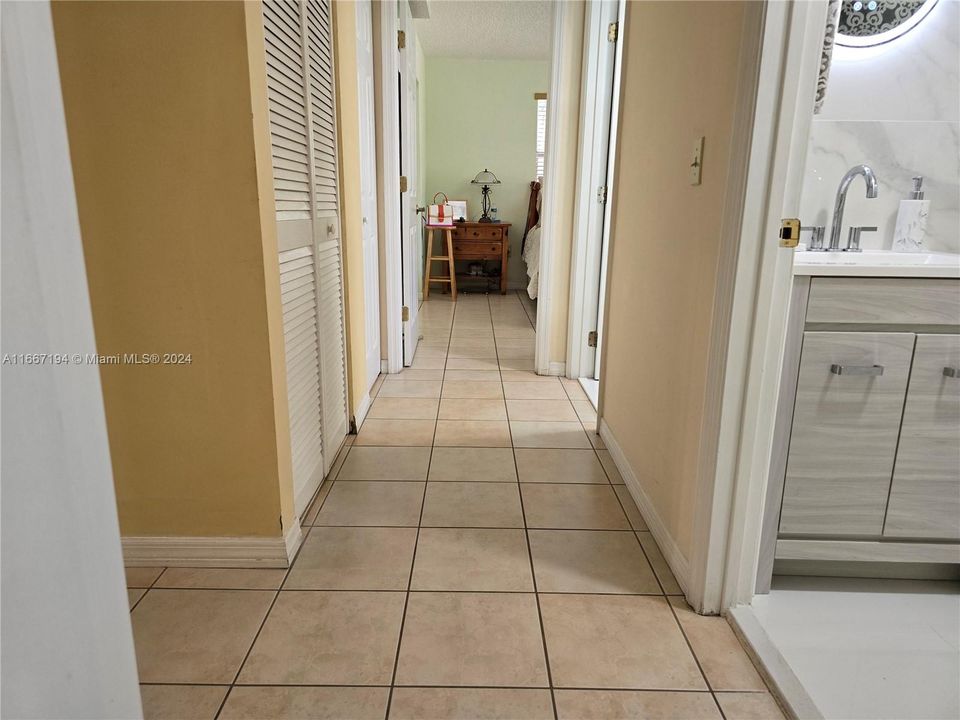 En Venta: $374,999 (2 camas, 2 baños, 971 Pies cuadrados)