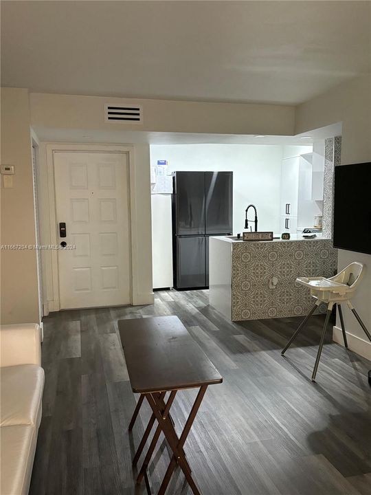 For Sale: $250,000 (1 beds, 1 baths, 640 Square Feet)