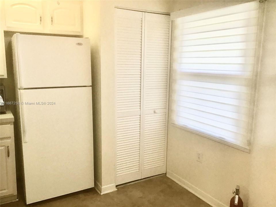 For Sale: $215,000 (2 beds, 1 baths, 1032 Square Feet)