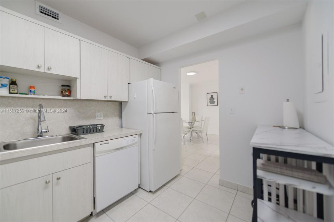 For Rent: $2,500 (1 beds, 1 baths, 798 Square Feet)