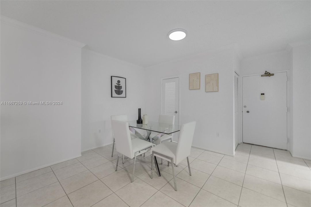 For Rent: $2,500 (1 beds, 1 baths, 798 Square Feet)