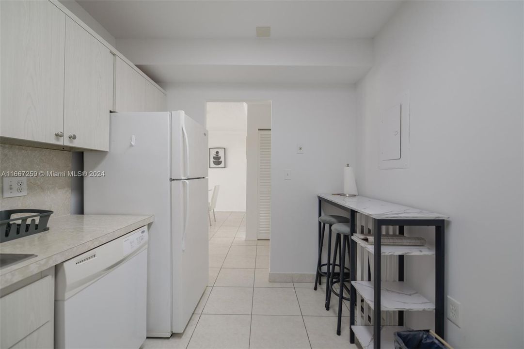 For Rent: $2,500 (1 beds, 1 baths, 798 Square Feet)