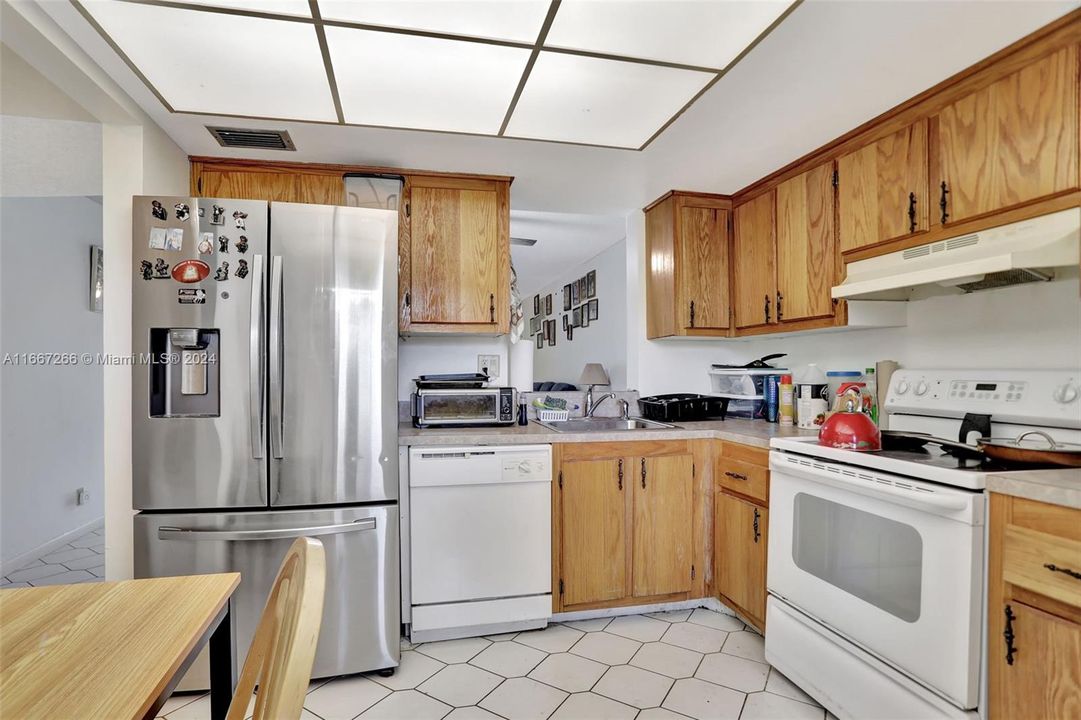 For Sale: $149,900 (2 beds, 2 baths, 1000 Square Feet)