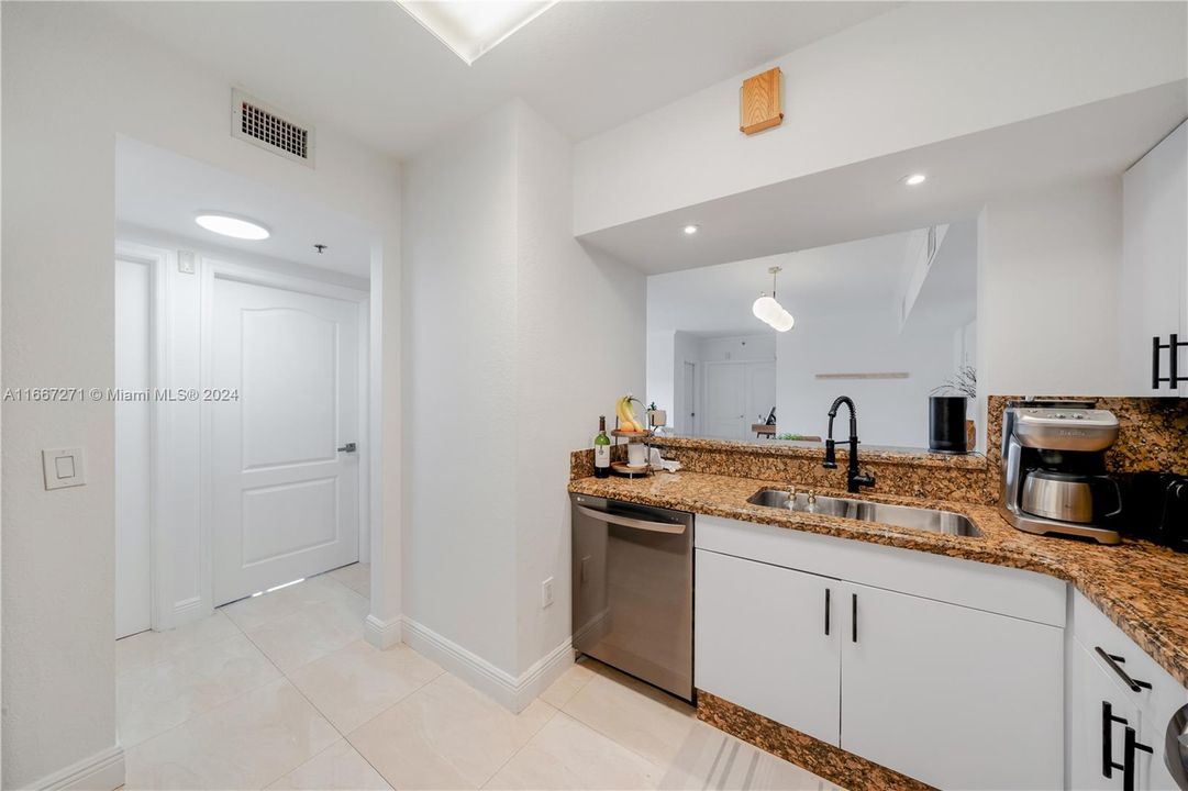 For Sale: $460,000 (3 beds, 2 baths, 1431 Square Feet)