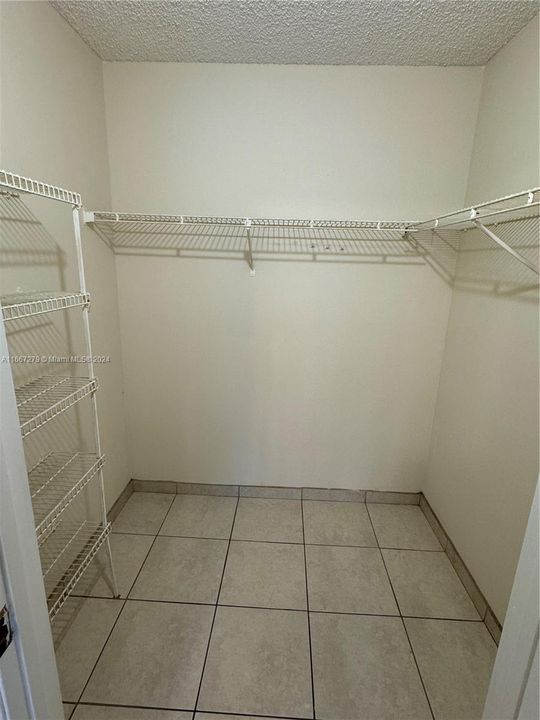 For Rent: $1,750 (1 beds, 1 baths, 754 Square Feet)