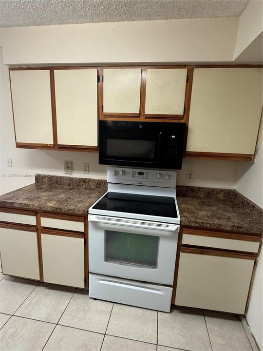 For Rent: $1,750 (1 beds, 1 baths, 754 Square Feet)