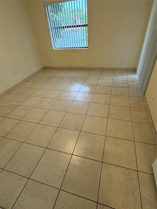 For Rent: $1,750 (1 beds, 1 baths, 754 Square Feet)