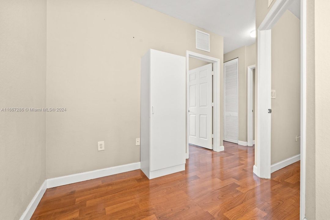 For Sale: $348,000 (3 beds, 2 baths, 1523 Square Feet)