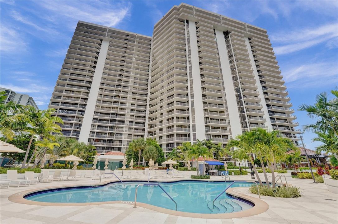 For Sale: $469,500 (2 beds, 2 baths, 1470 Square Feet)