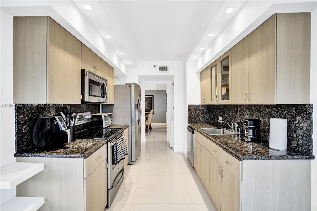 For Sale: $469,500 (2 beds, 2 baths, 1470 Square Feet)