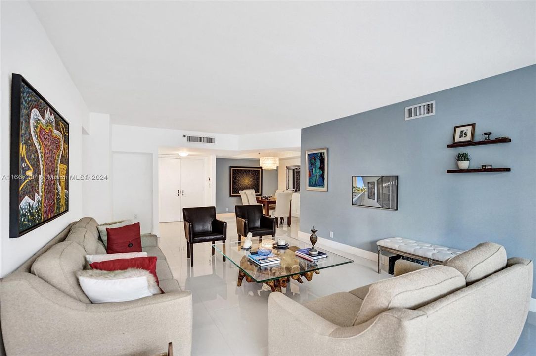 For Sale: $469,500 (2 beds, 2 baths, 1470 Square Feet)