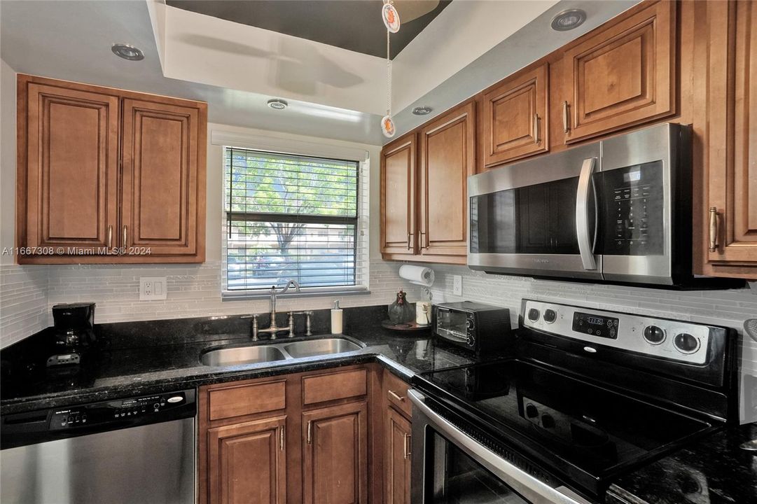 For Sale: $167,000 (2 beds, 2 baths, 850 Square Feet)