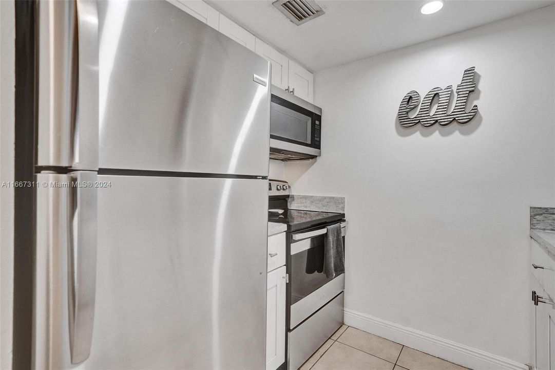 For Sale: $237,500 (1 beds, 1 baths, 801 Square Feet)