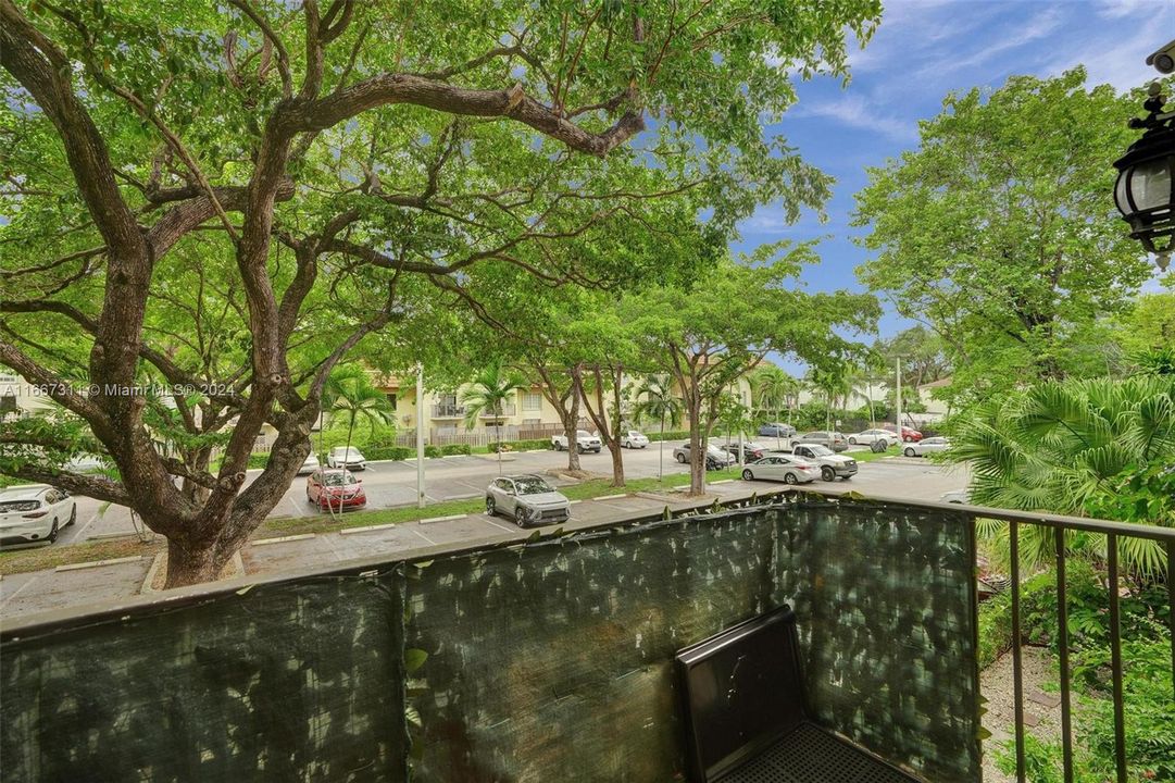 For Sale: $237,500 (1 beds, 1 baths, 801 Square Feet)