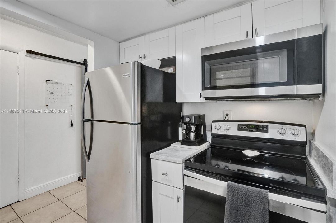 For Sale: $237,500 (1 beds, 1 baths, 801 Square Feet)