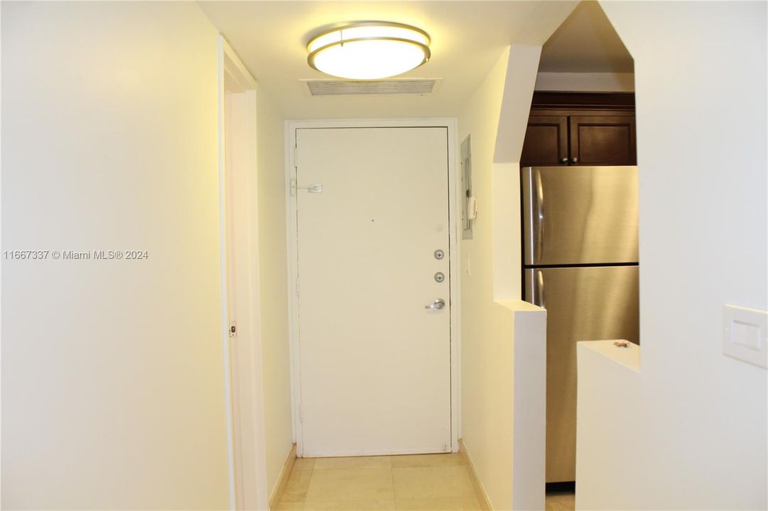 For Sale: $395,000 (1 beds, 1 baths, 860 Square Feet)