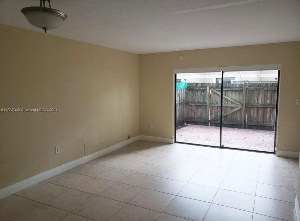 For Sale: $299,900 (2 beds, 2 baths, 1113 Square Feet)