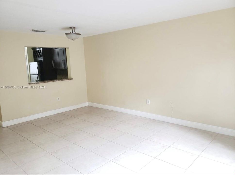 For Sale: $299,900 (2 beds, 2 baths, 1113 Square Feet)