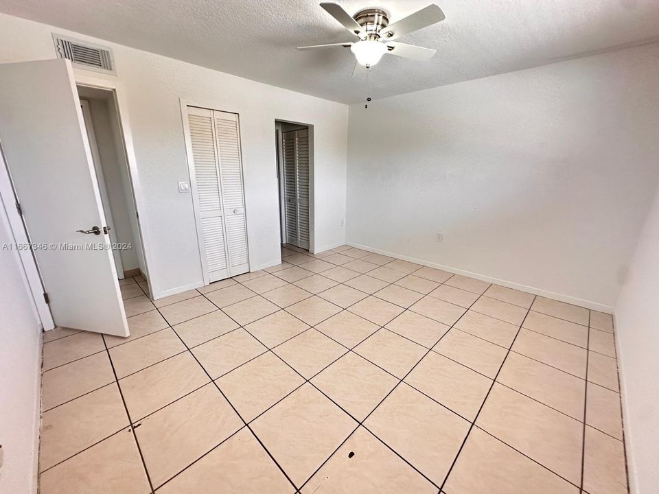 For Rent: $2,300 (2 beds, 2 baths, 888 Square Feet)