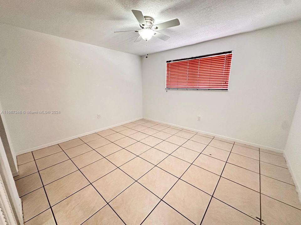 For Rent: $2,300 (2 beds, 2 baths, 888 Square Feet)