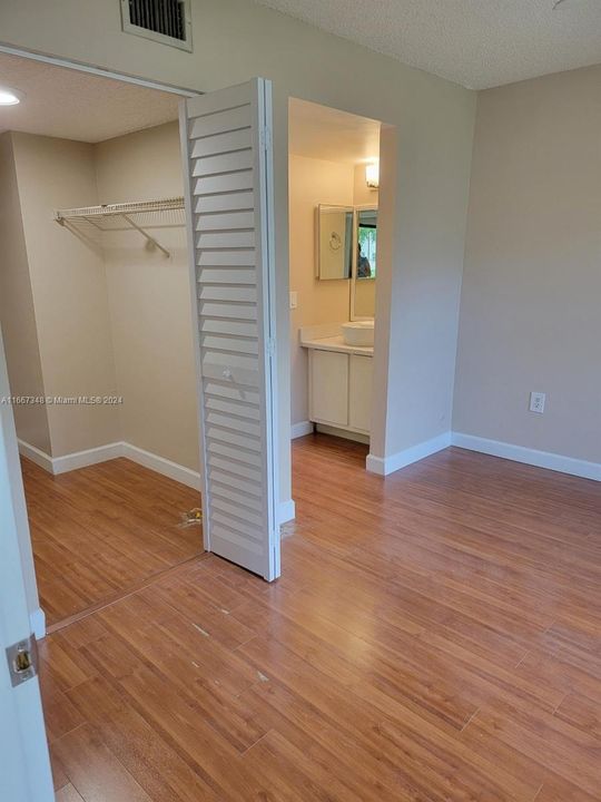 For Rent: $2,350 (2 beds, 2 baths, 986 Square Feet)